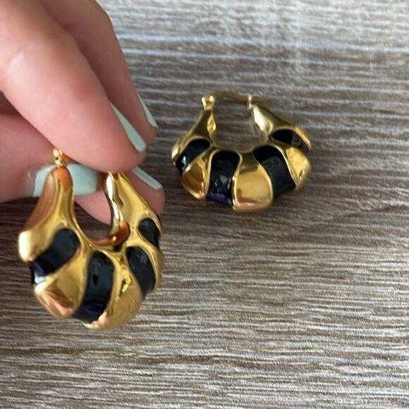 Vintage style hoop earring M276 - Picture 2 of 4